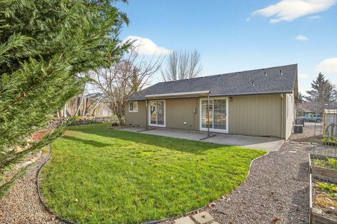Tiny photo for 577 C Street, Phoenix, OR 97535 (MLS # 220212670)