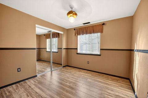 Tiny photo for 577 C Street, Phoenix, OR 97535 (MLS # 220212670)