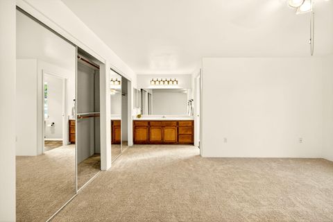 Tiny photo for 577 C Street, Phoenix, OR 97535 (MLS # 220212670)