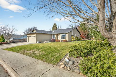Tiny photo for 577 C Street, Phoenix, OR 97535 (MLS # 220212670)