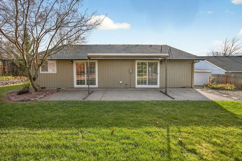 Tiny photo for 577 C Street, Phoenix, OR 97535 (MLS # 220212670)