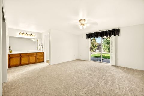 Tiny photo for 577 C Street, Phoenix, OR 97535 (MLS # 220212670)