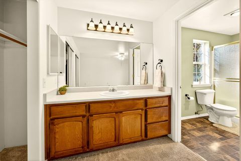 Tiny photo for 577 C Street, Phoenix, OR 97535 (MLS # 220212670)