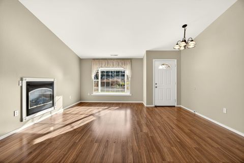 Tiny photo for 577 C Street, Phoenix, OR 97535 (MLS # 220212670)