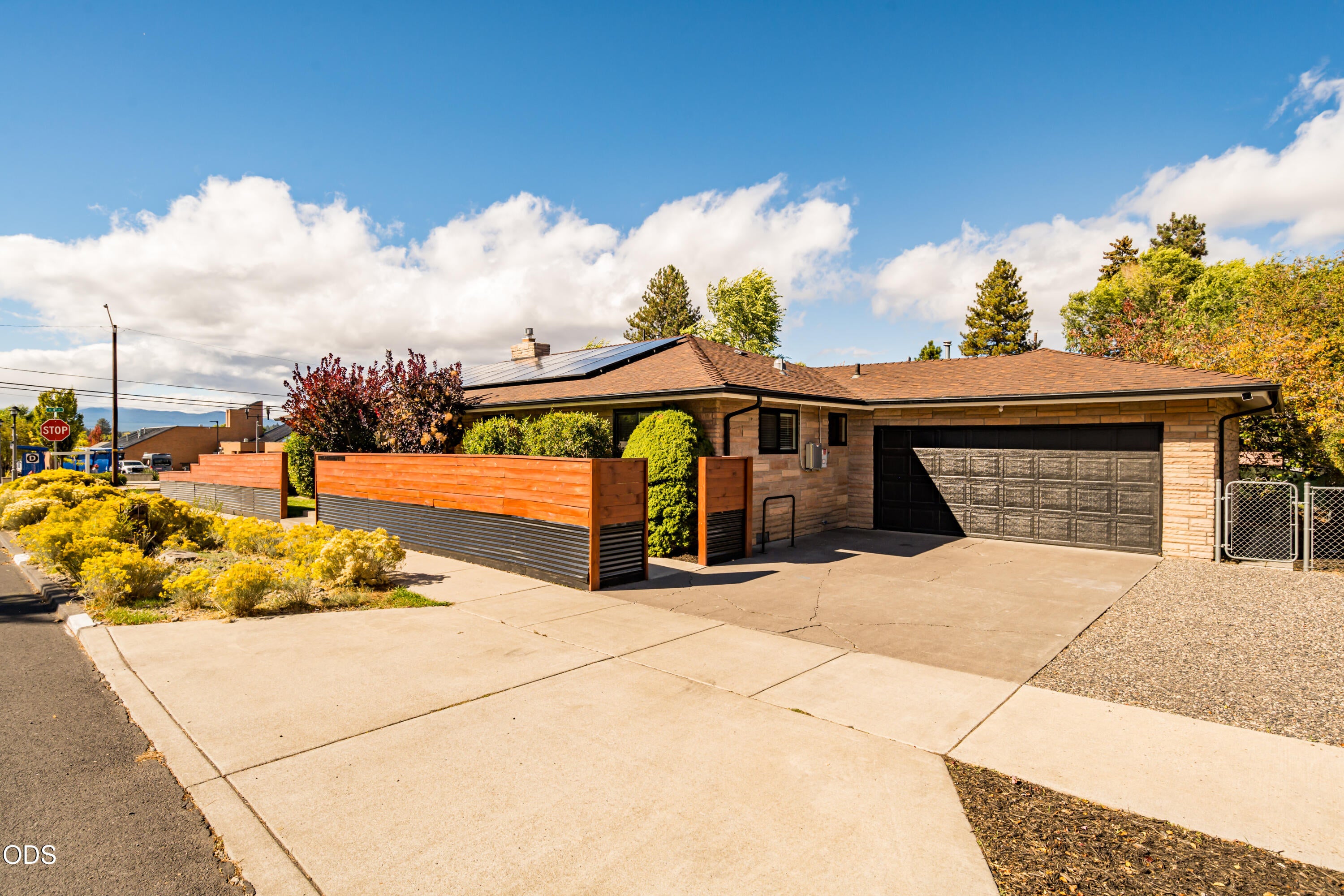 408 NE Hawthorne Avenue