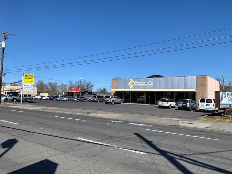 Approximately 6,800 sqft High Exposure building on ~1.06 acres ideal for display, warehouse and office.  

Kids Unlimited & Esteban Gonzalez are excluded from this listing.