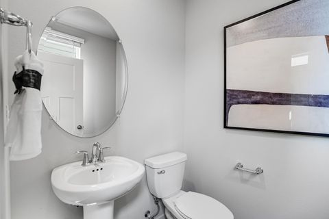 Tiny photo for 743 NW Upas Ave, Redmond, OR 97756 (MLS # 220220210)