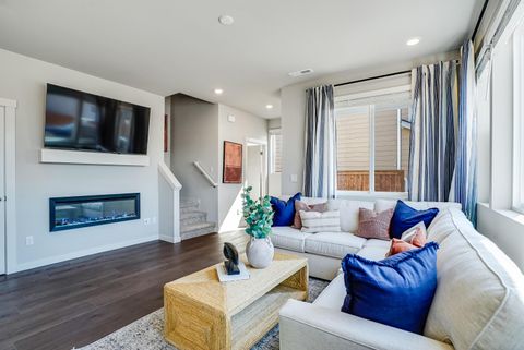 Tiny photo for 743 NW Upas Ave, Redmond, OR 97756 (MLS # 220220210)