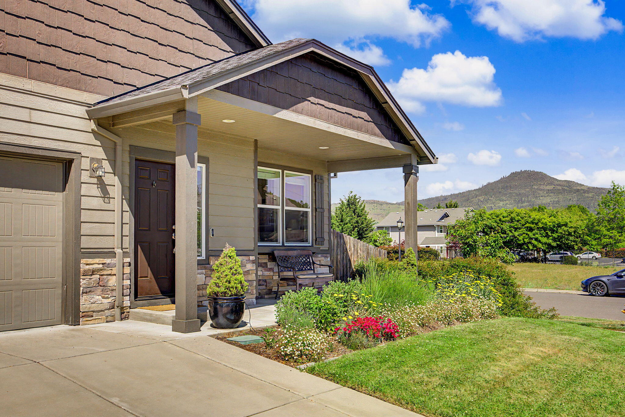 1487 Flower Street
