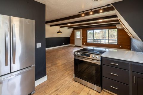 Tiny photo for 5325 NW Jackpine Avenue, Redmond, OR 97756 (MLS # 220211647)