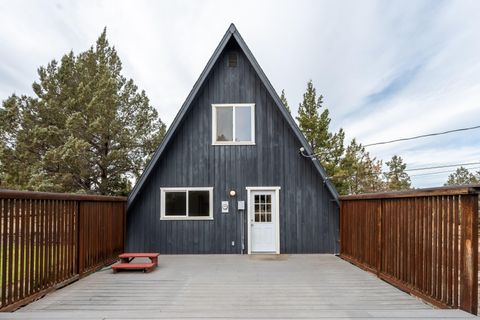 Tiny photo for 5325 NW Jackpine Avenue, Redmond, OR 97756 (MLS # 220211647)