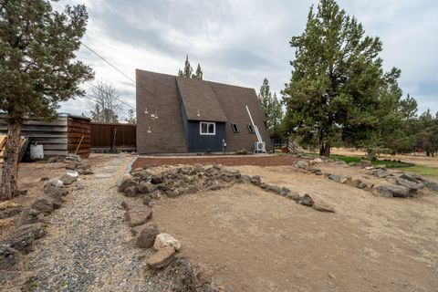 Tiny photo for 5325 NW Jackpine Avenue, Redmond, OR 97756 (MLS # 220211647)