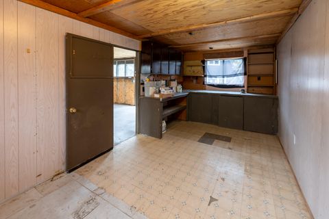 Tiny photo for 5325 NW Jackpine Avenue, Redmond, OR 97756 (MLS # 220211647)