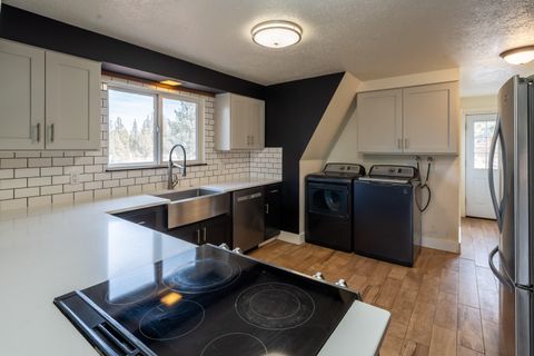 Tiny photo for 5325 NW Jackpine Avenue, Redmond, OR 97756 (MLS # 220211647)