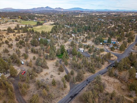 Tiny photo for 5325 NW Jackpine Avenue, Redmond, OR 97756 (MLS # 220211647)