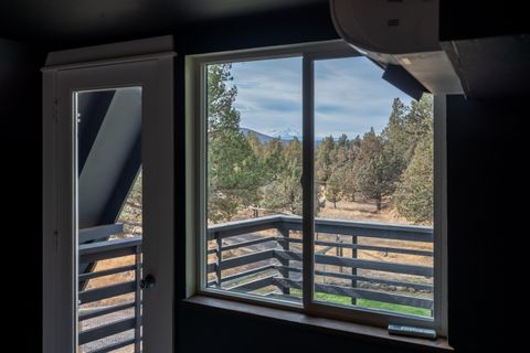 Tiny photo for 5325 NW Jackpine Avenue, Redmond, OR 97756 (MLS # 220211647)