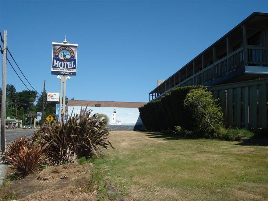 Pride of ownership 22 room motel on .62 acres plus beautiful private 2370 sqft owners home and office on .32 acres. Excellent Pacific Coast Hwy (101) exposure centrally located in the So. Oregon coastal town of Bandon. Established AAA affiliated business. Pre-recession cap rates range from 10% to 14%. There are 11 single rooms, 9 double and 2 suites with kitchens. Some rooms with harbor views. 1995 built Owners home is 3 bed 2.5 bath with 2 car garage, private entrance and yard.
