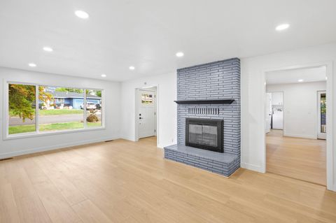 Tiny photo for 872 Morrison Avenue, Medford, OR 97504 (MLS # 220210298)