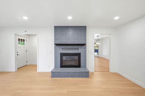 Tiny photo for 872 Morrison Avenue, Medford, OR 97504 (MLS # 220210298)