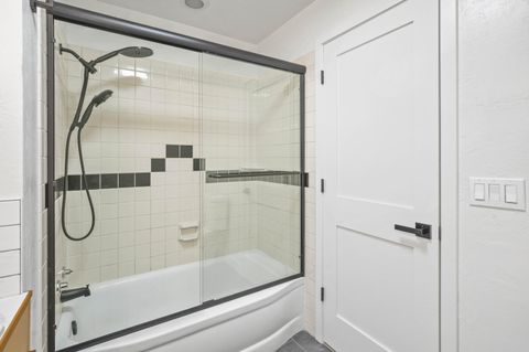 Tiny photo for 872 Morrison Avenue, Medford, OR 97504 (MLS # 220210298)