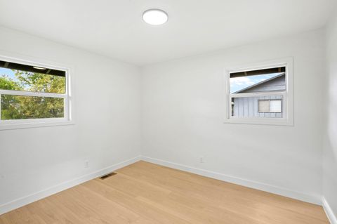 Tiny photo for 872 Morrison Avenue, Medford, OR 97504 (MLS # 220210298)