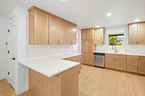 Tiny photo for 872 Morrison Avenue, Medford, OR 97504 (MLS # 220210298)