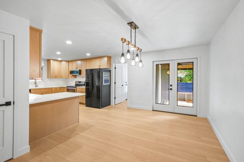 Tiny photo for 872 Morrison Avenue, Medford, OR 97504 (MLS # 220210298)