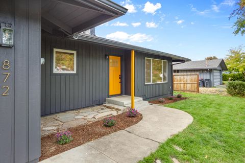 Tiny photo for 872 Morrison Avenue, Medford, OR 97504 (MLS # 220210298)