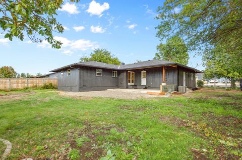 Tiny photo for 872 Morrison Avenue, Medford, OR 97504 (MLS # 220210298)