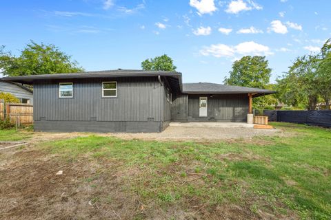 Tiny photo for 872 Morrison Avenue, Medford, OR 97504 (MLS # 220210298)