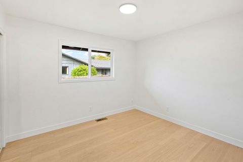 Tiny photo for 872 Morrison Avenue, Medford, OR 97504 (MLS # 220210298)
