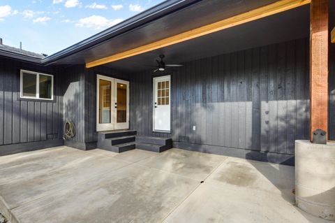Tiny photo for 872 Morrison Avenue, Medford, OR 97504 (MLS # 220210298)