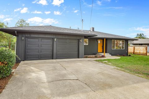 Tiny photo for 872 Morrison Avenue, Medford, OR 97504 (MLS # 220210298)