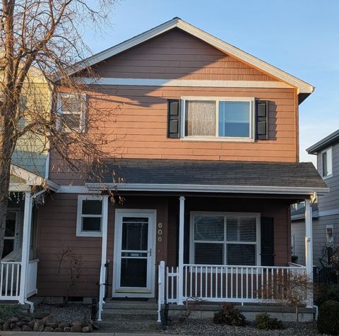 Photo of 606 Blue Moon Drive, Central Point, OR 97502 (MLS # 220213266)