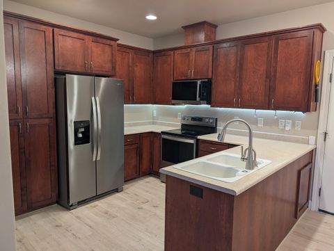 Tiny photo for 606 Blue Moon Drive, Central Point, OR 97502 (MLS # 220213266)