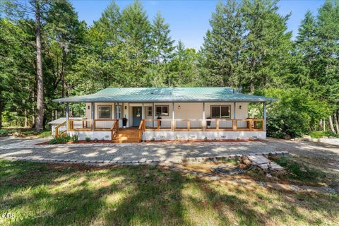 Tiny photo for 1537 Murphy Creek Road, Grants Pass, OR 97527 (MLS # 220222966)