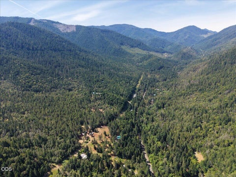 Tiny photo for 1537 Murphy Creek Road, Grants Pass, OR 97527 (MLS # 220222966)