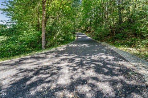 Tiny photo for 1537 Murphy Creek Road, Grants Pass, OR 97527 (MLS # 220222966)