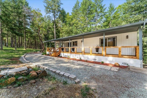 Tiny photo for 1537 Murphy Creek Road, Grants Pass, OR 97527 (MLS # 220222966)
