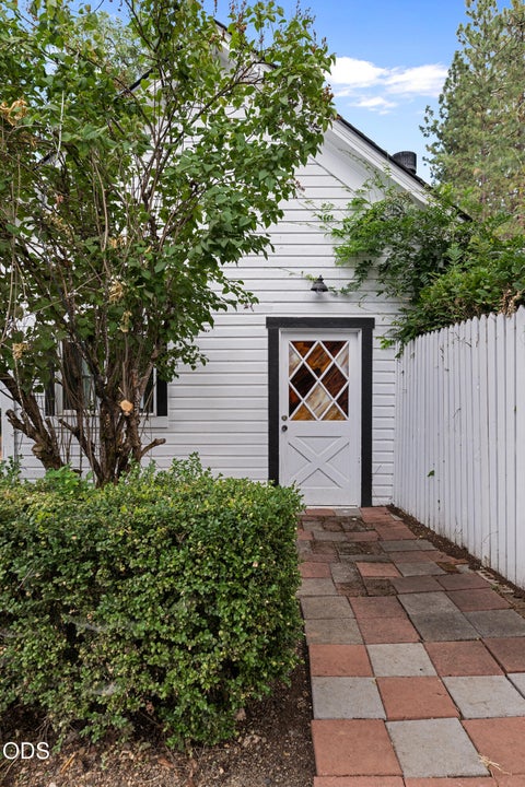 Tiny photo for 540 E California Street, Jacksonville, OR 97530 (MLS # 220227457)