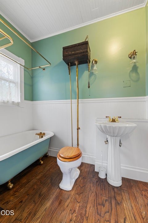 Tiny photo for 540 E California Street, Jacksonville, OR 97530 (MLS # 220227457)
