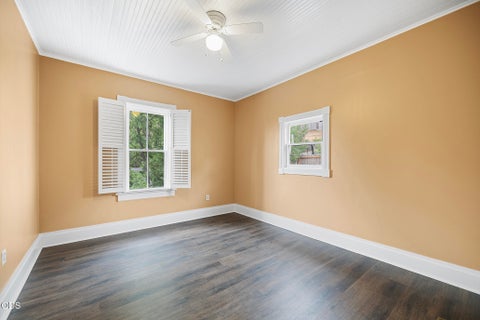 Tiny photo for 540 E California Street, Jacksonville, OR 97530 (MLS # 220227457)