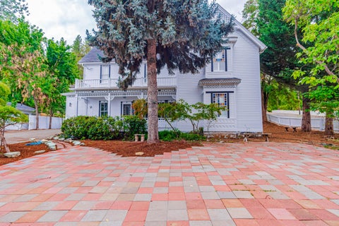 Tiny photo for 540 E California Street, Jacksonville, OR 97530 (MLS # 220227457)