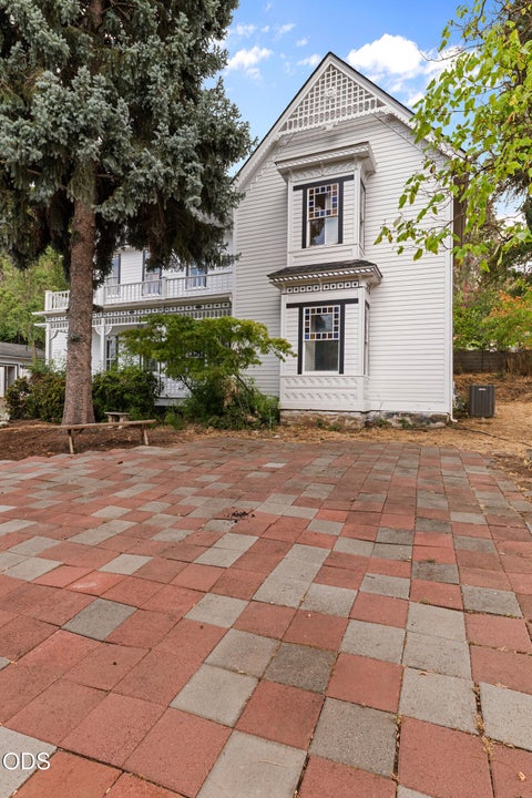 Tiny photo for 540 E California Street, Jacksonville, OR 97530 (MLS # 220227457)