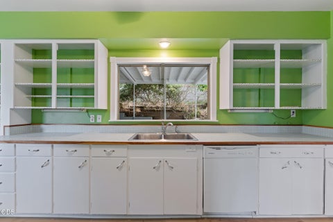 Tiny photo for 540 E California Street, Jacksonville, OR 97530 (MLS # 220227457)