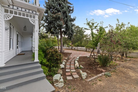 Tiny photo for 540 E California Street, Jacksonville, OR 97530 (MLS # 220227457)