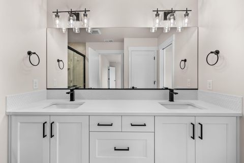 Tiny photo for 3831 NE Tellus Drive, Bend, OR 97701 (MLS # 220217369)