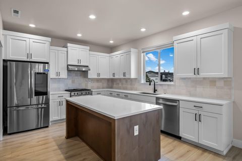 Tiny photo for 3831 NE Tellus Drive, Bend, OR 97701 (MLS # 220217369)