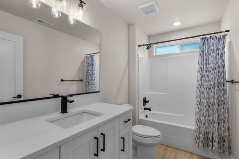 Tiny photo for 3831 NE Tellus Drive, Bend, OR 97701 (MLS # 220217369)