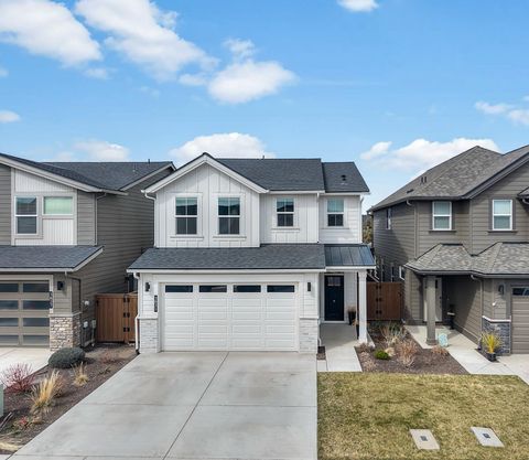 Photo of 3831 NE Tellus Drive, Bend, OR 97701 (MLS # 220217369)